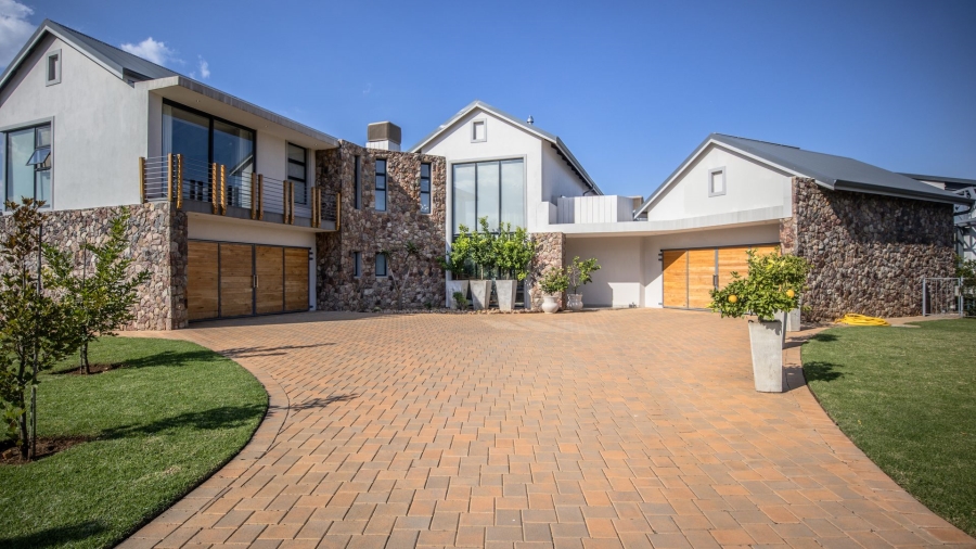 5 Bedroom Property for Sale in The Coves North West